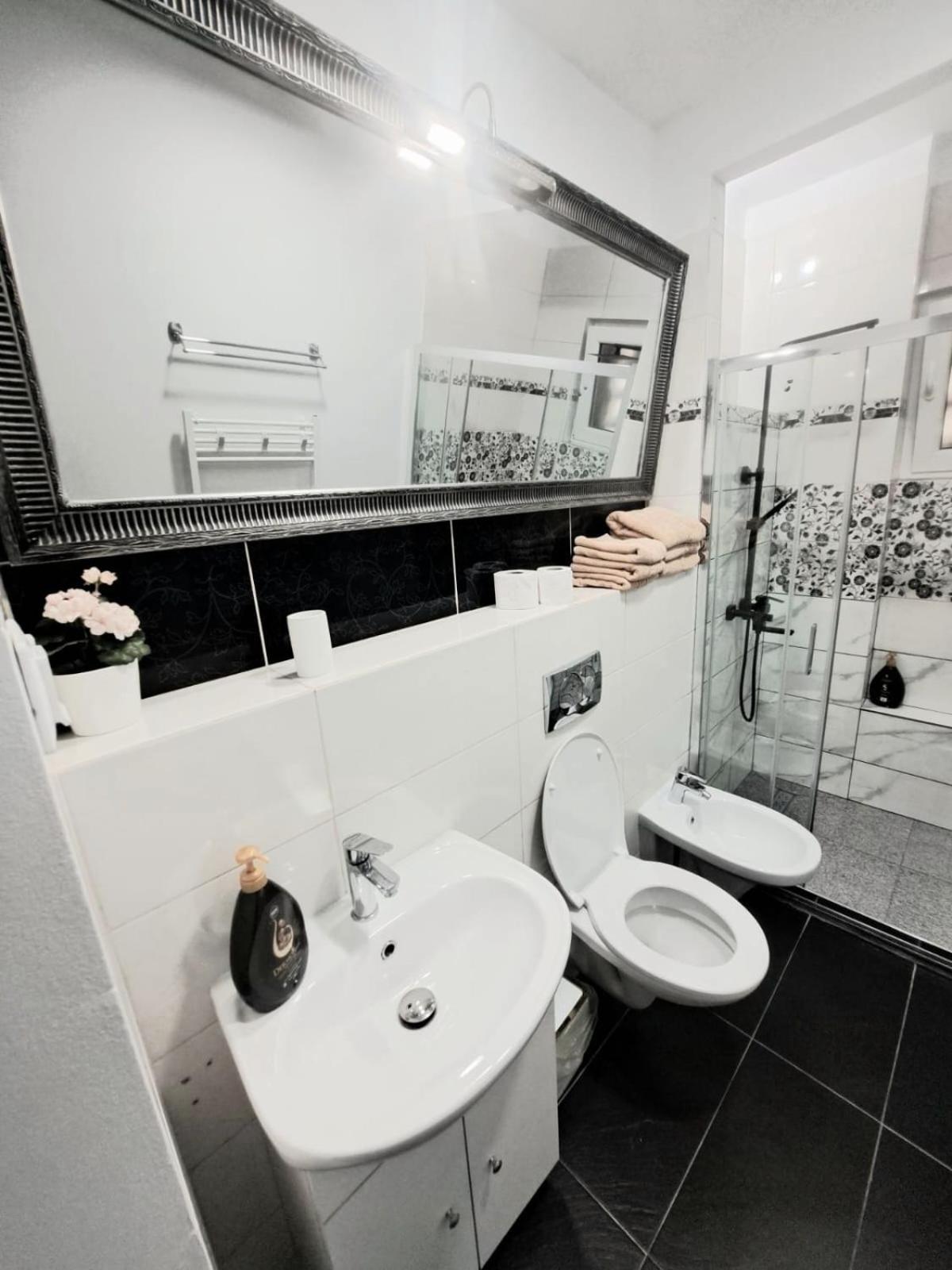 Apartament 3 Camere Hd ฮูเนโดอารา ภายนอก รูปภาพ