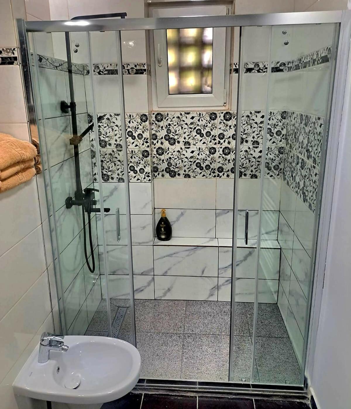 Apartament 3 Camere Hd ฮูเนโดอารา ภายนอก รูปภาพ